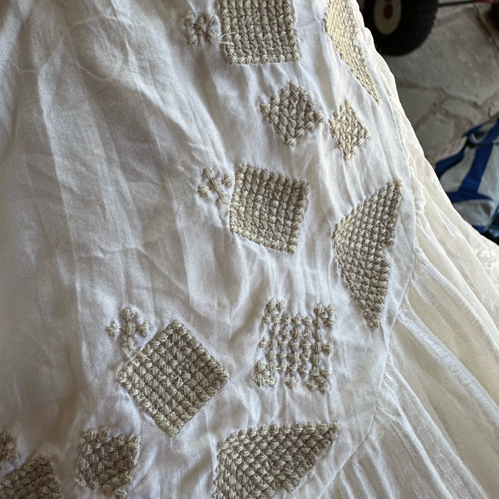 100% Silk Embroidered Sheer Crinkle Women's Top - Picture 4 of 5